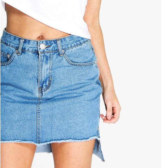 Boohoo Dresses & Skirts - BOOHOO Annabell Ripped Hem Denim Skirt size 2 NWT